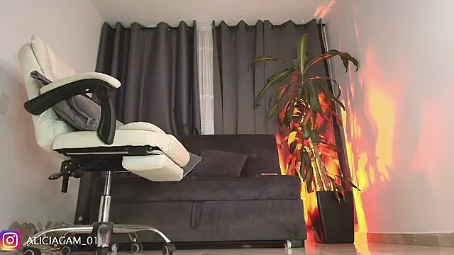 Aliciawonderxx webcam