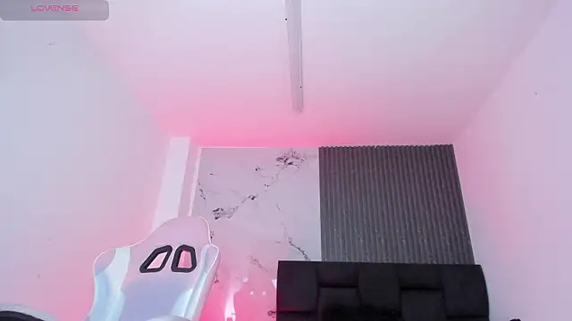 chloesagee Live Webcam on Stripchat