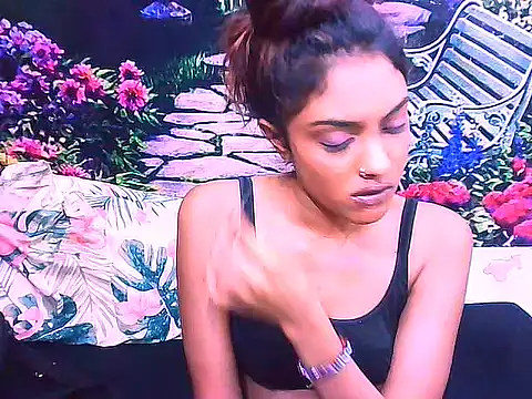 IndianPretty14u2Luv webcam