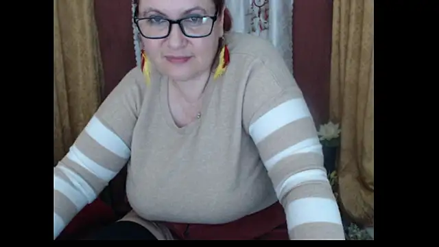 PlayfullMature webcam