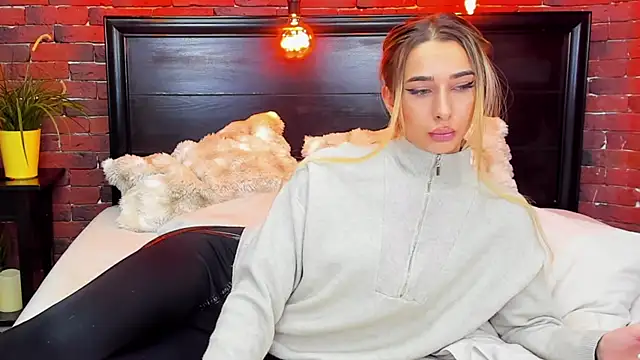 ChristynaRoss webcam