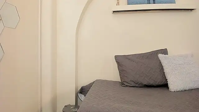 alicee__whitee - Alicee__whitee's free webcam - UK Sex Cams