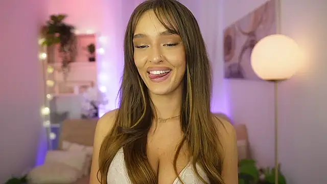 clara_nia - Clara_Nia's free webcam - UK Sex Cams