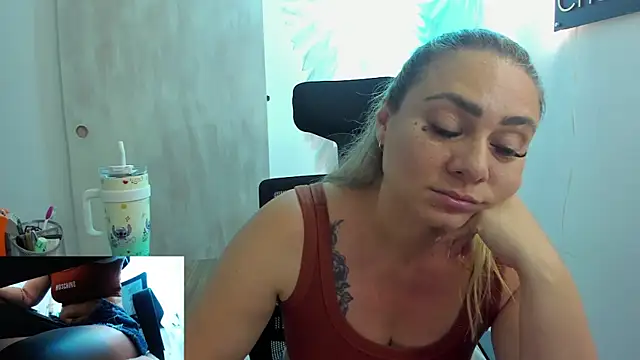 annie_vega17_ webcam