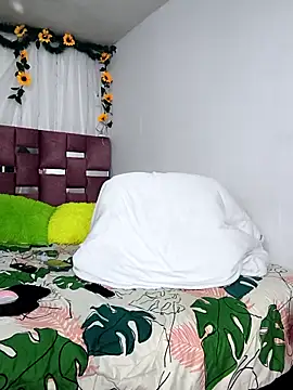 Webcam Model (ScarletthJhonson-)  is live.Free join now!