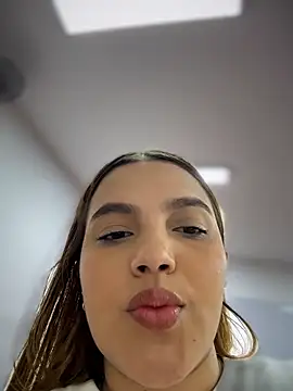 Webcam Model (Colibri_xxx)  is live.Free join now!