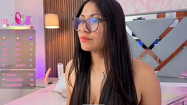 LauraaMilky webcam