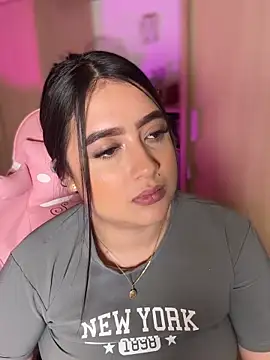 emiily_moore1 - Emiily_Moore1's free webcam - UK Sex Cams