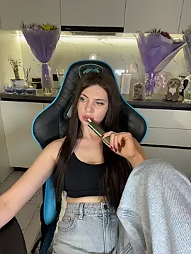 curlylara - CurlyLara's free webcam - UK Sex Cams