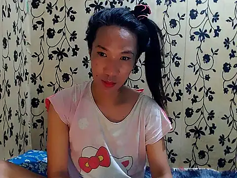 LadyBoyBigCock69 webcam