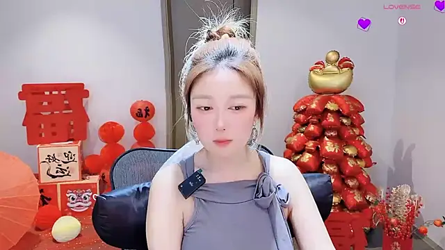 美女YERR0在线直播