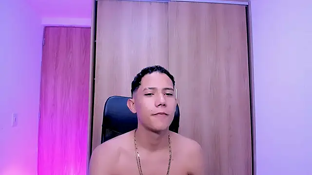 Toy_boy777 webcam