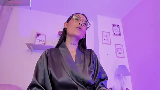 lauraraider - LauraRaider's free webcam - UK Sex Cams