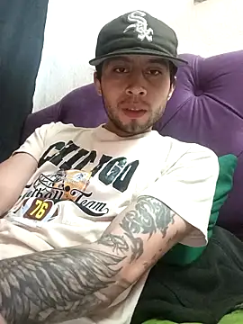 Addicted_toyour_vagina webcam