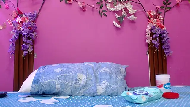 skinnybarbie022 webcam