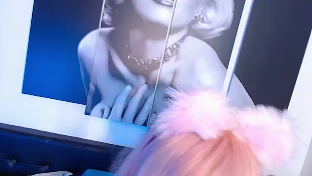 NicoletBlossom webcam