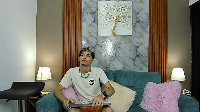 YOUNG_BOYS_HELL webcam