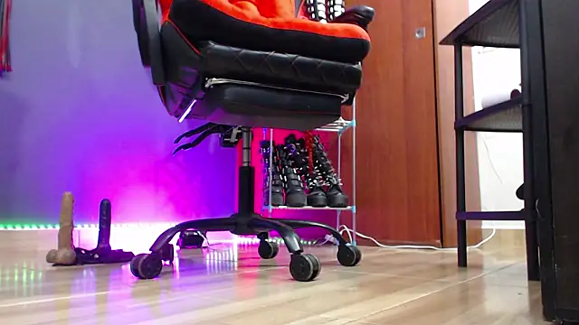 Mistress_Yelena webcam