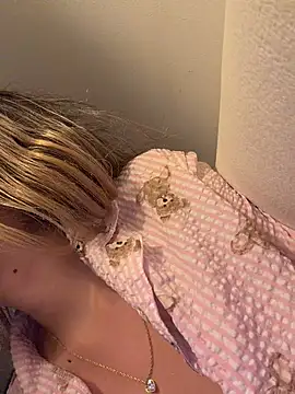 saliha_pinky_ webcam