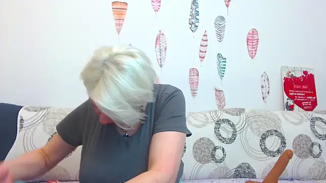 Playful_Goldie_WOW__ webcam