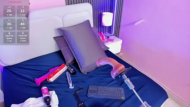 Clawdeen__wolf webcam