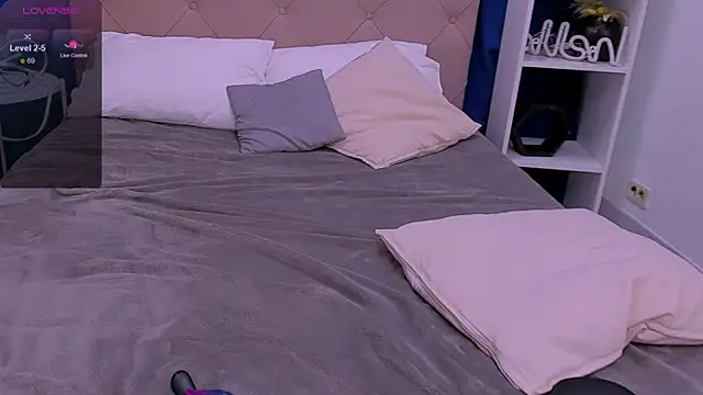 Janie_JJ_Curvie webcam