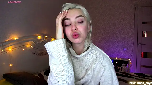 LillyMoure_ webcam
