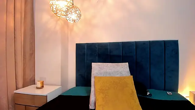 Emilywatsonn — I getnaked + bounce boobs