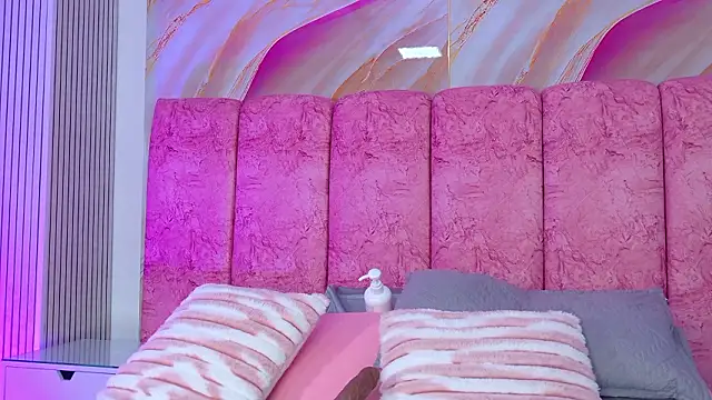 emmacurvy - Emmacurvy's free webcam - UK Sex Cams