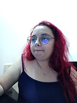 CURVY-HORNY webcam