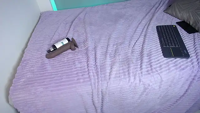 lunita125 - LUNITA125's free webcam - UK Sex Cams