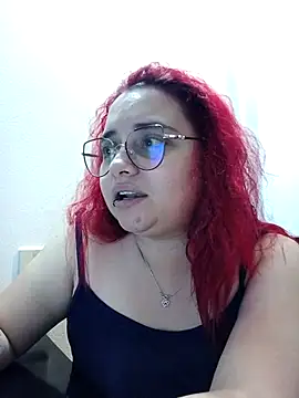 CURVY-HORNY webcam
