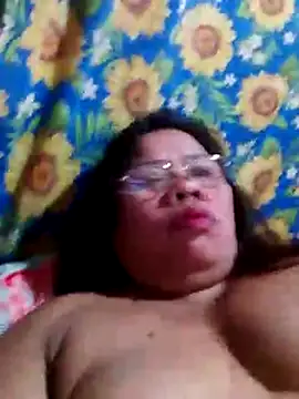 Huge_mama69 webcam