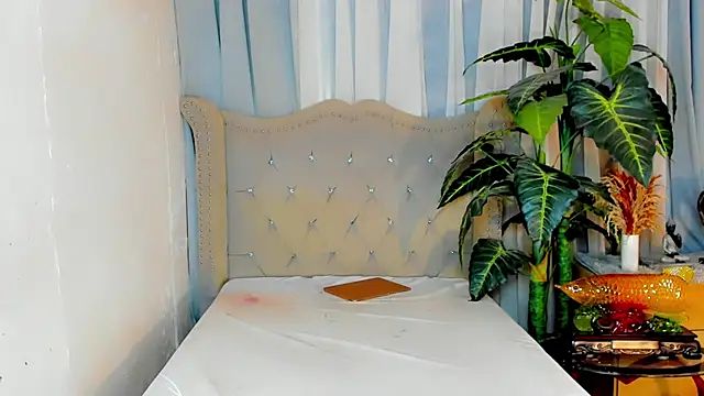 MochaliciousTransOnTop webcam