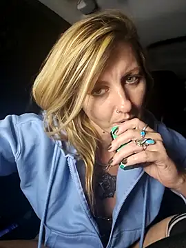 SheIsSomething webcam