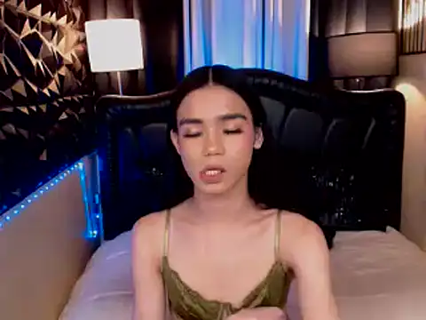 ItsurGirlMiana webcam