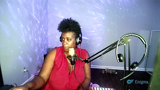 lovelyenigma365 webcam