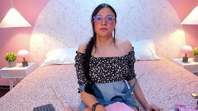 Angelie_Rosebrm webcam