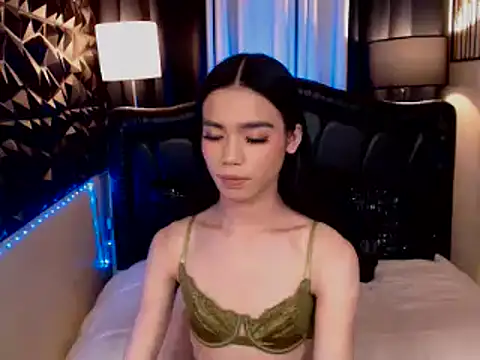 ItsurGirlMiana webcam