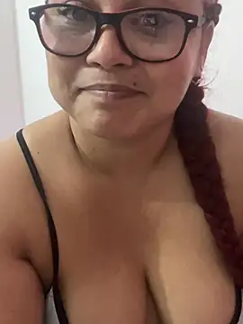 Red_milf_love webcam