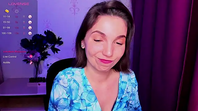 kindhazelhere_ - KindHazelHere_'s free webcam