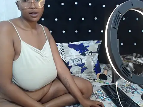 HipsDontLieX95 webcam