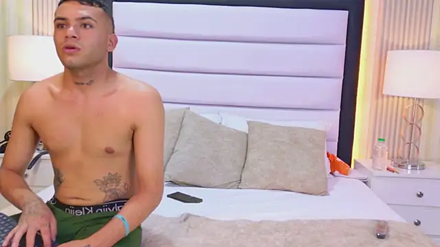 CristalAndDeimon webcam