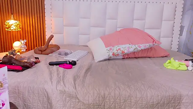 naughty_ebonyy webcam