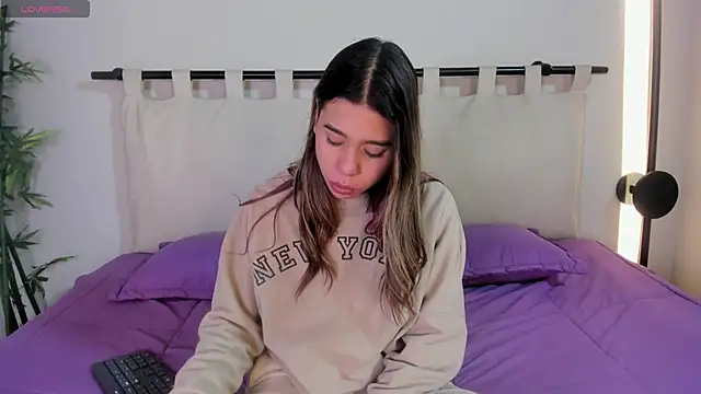 Rachell_criss webcam