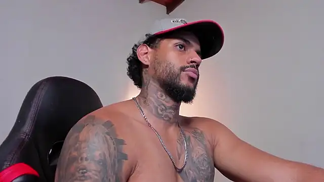 luigivitale_1 - LuigiVitale_1's free webcam - UK Sex Cams