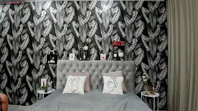 NicolleXPeach webcam