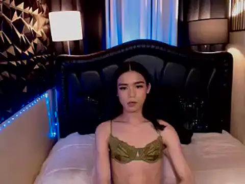 ItsurGirlMiana webcam