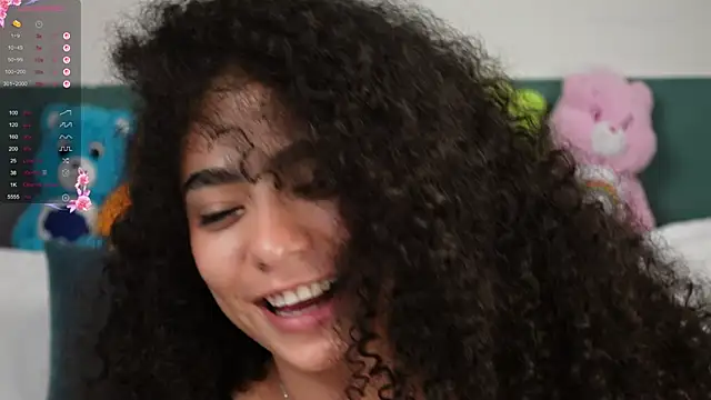 Victoria_Curly webcam