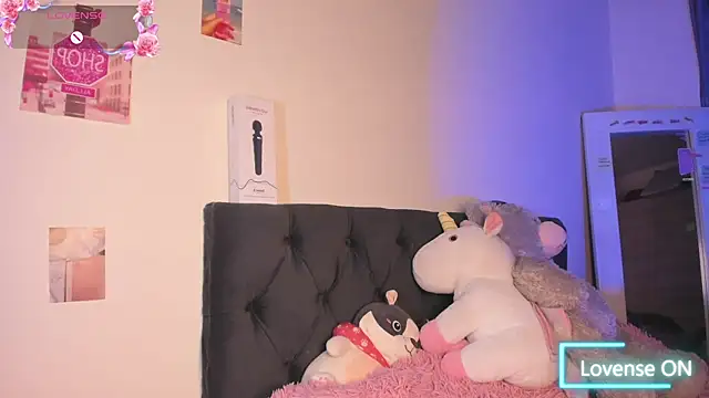 iam_emiily_ - Iam_Emiily_'s free webcam - UK Sex Cams